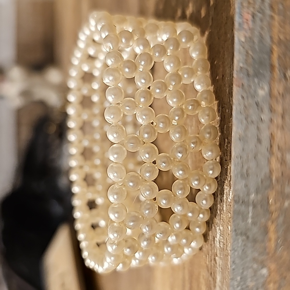 Pearl bracelet stretchy vintage 1" LOT430